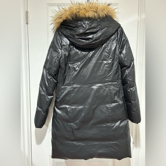 Women's Black Puffer Coat with Faux Fur Trim - Picture 11 of 11